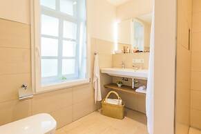 Tides Boutique Hotel