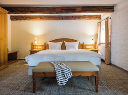Tides Boutique Hotel