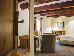 Tides Boutique Hotel