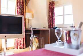 Tides Boutique Hotel