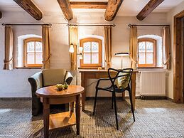 Tides Boutique Hotel