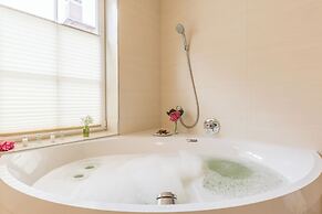 Tides Boutique Hotel