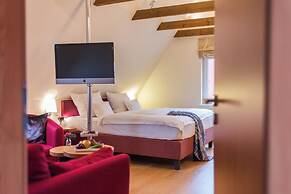 Tides Boutique Hotel