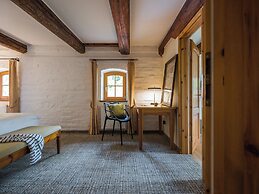 Tides Boutique Hotel