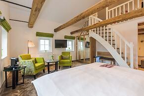 Tides Boutique Hotel