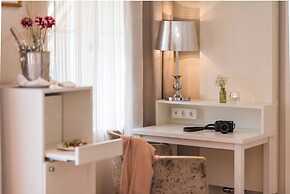 Tides Boutique Hotel