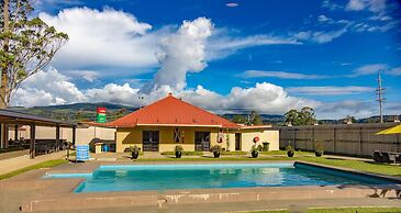 Highlander Hotel & Apartments