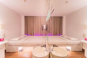 J Icon Hip Hotel