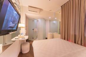 J Icon Hip Hotel