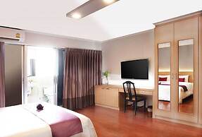 Collection O The Step Sathorn