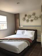 Sureena Hotel