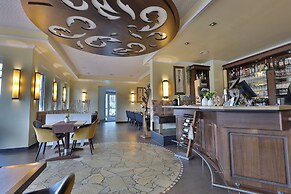 M13 Hotel