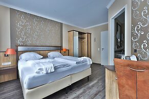 M13 Hotel