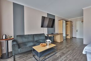 M13 Hotel