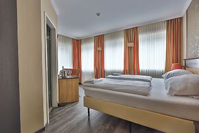M13 Hotel