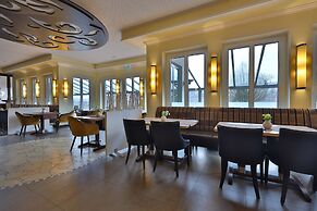 M13 Hotel