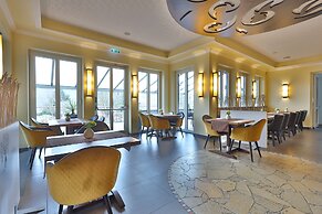 M13 Hotel