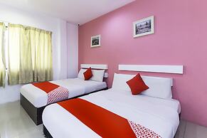 OYO 162 FB Hotel