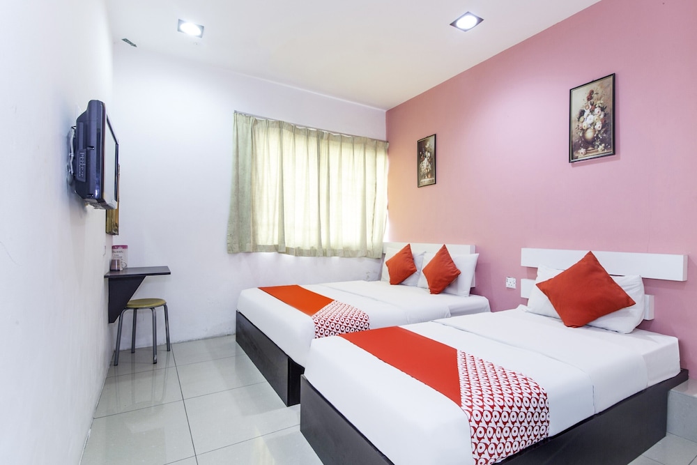 OYO 162 FB Hotel