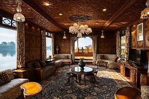 Mascot Houseboats