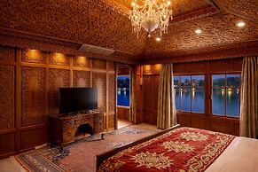 Mascot Houseboats