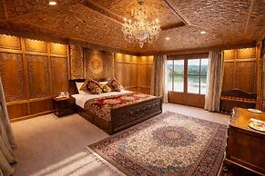 Mascot Houseboats