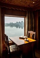 Mascot Houseboats