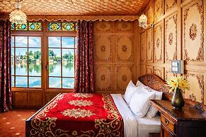 Mascot Houseboats