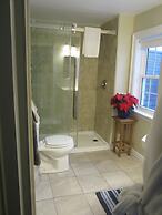 Grand Oak Manor Bed & Breakfast