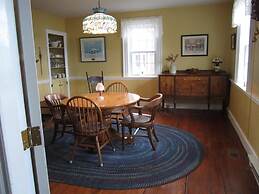 Grand Oak Manor Bed & Breakfast