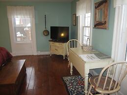 Grand Oak Manor Bed & Breakfast