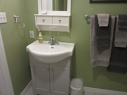 Grand Oak Manor Bed & Breakfast