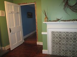 Grand Oak Manor Bed & Breakfast