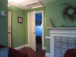 Grand Oak Manor Bed & Breakfast