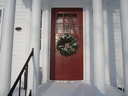 Grand Oak Manor Bed & Breakfast