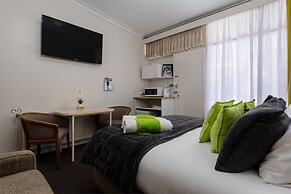 Oval Motel