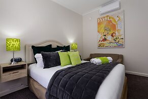 Oval Motel