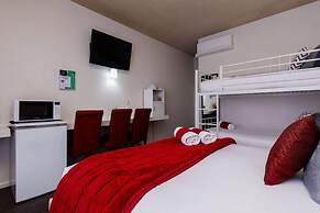 Oval Motel