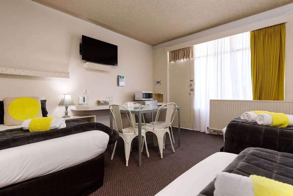 Oval Motel