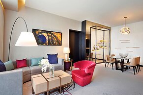 AlRayyan Hotel Doha, Curio Collection by Hilton