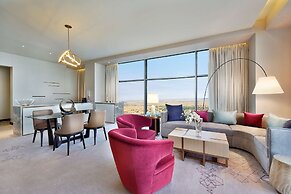 AlRayyan Hotel Doha, Curio Collection by Hilton