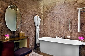 AlRayyan Hotel Doha, Curio Collection by Hilton