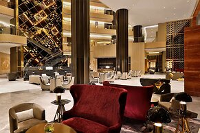 AlRayyan Hotel Doha, Curio Collection by Hilton