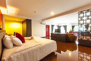 Gallery Lake View Hotel