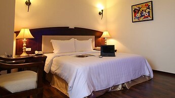 Camelot Inn