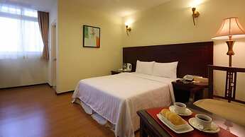 Camelot Inn