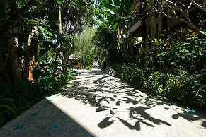 HULA HULA RESORT l truly tropical and fun wellness