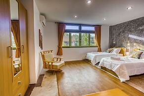 Tonmai Suites