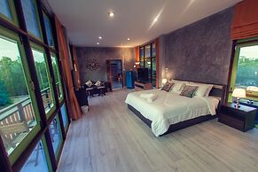 Tonmai Suites