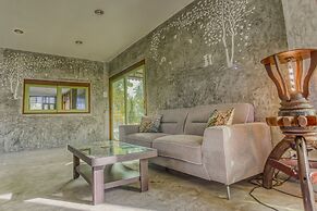 Tonmai Suites
